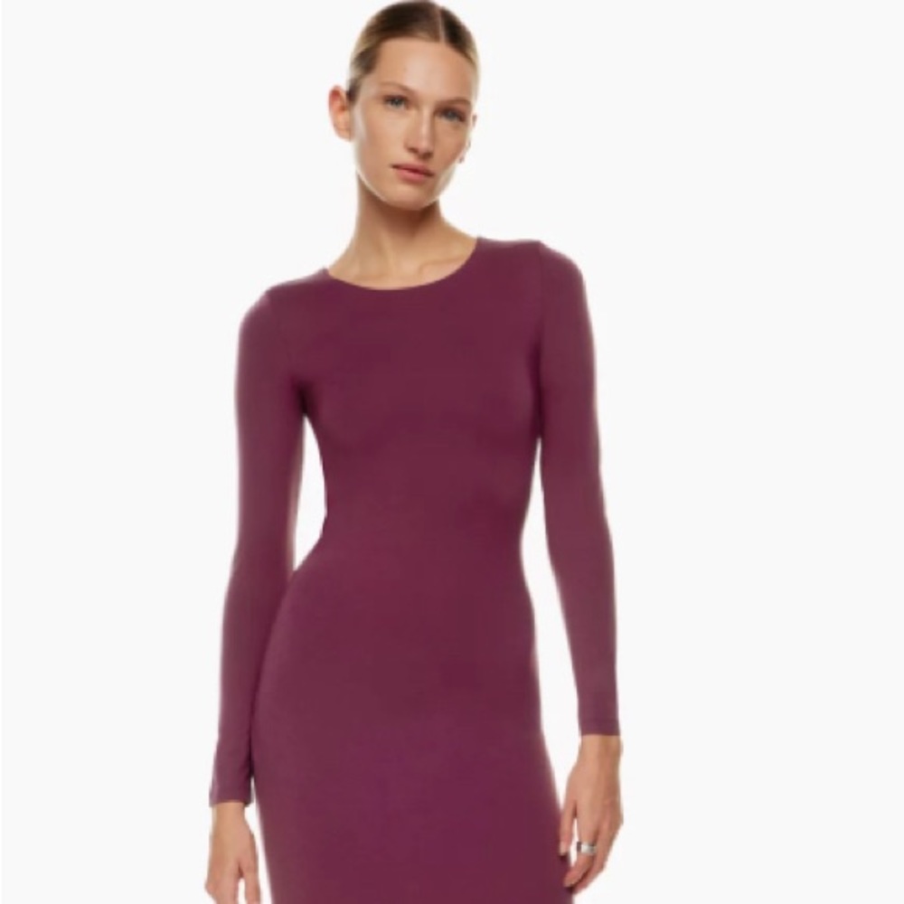 NEW⭐️Aritzia❤️Babaton Magenta Contour crewneck dress